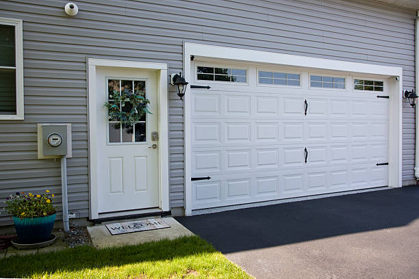 24/7 Emergency Garage Door Panel Replacement experts in Stonewood, WV